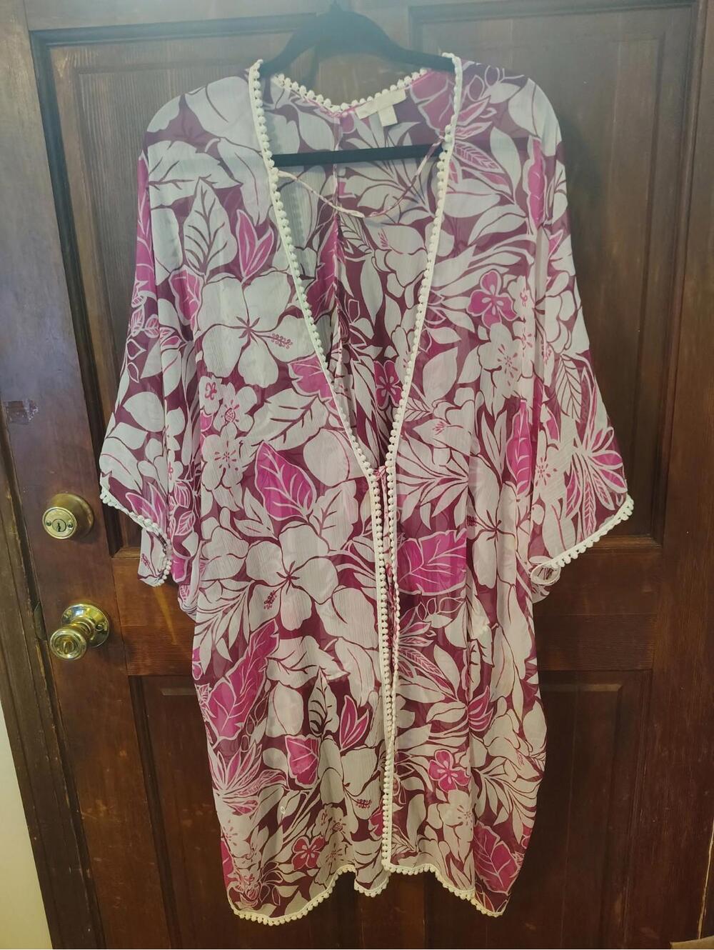 Dressbarn Women’s Beach Cover-Up Kimono Purple White Floral Crochet Trim O/S